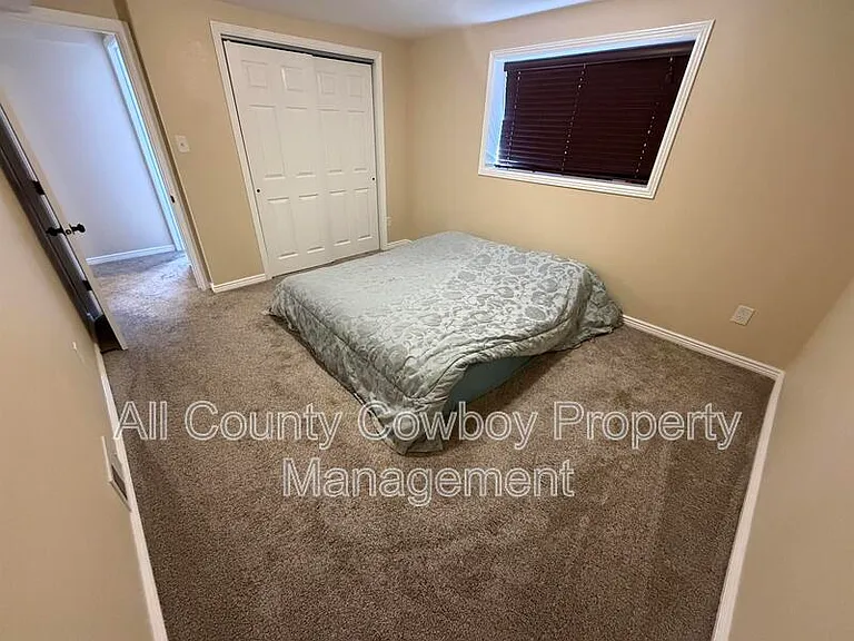 1602 Mitchell St — Photo 9