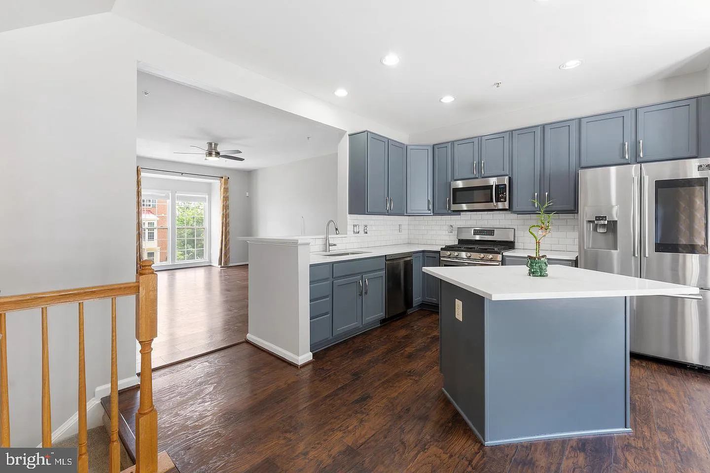 3 bed, 4.0 bath, 2036 sqft, $3,000 — Photo 3