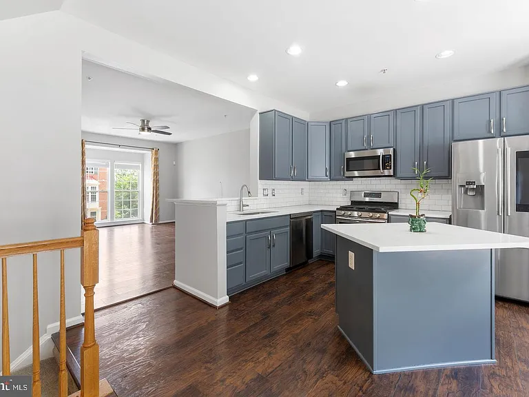 4004 Meadow Trail Ln — Photo 3