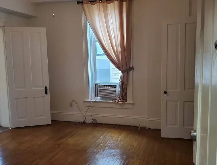 1338 Main St #5 — Photo 2