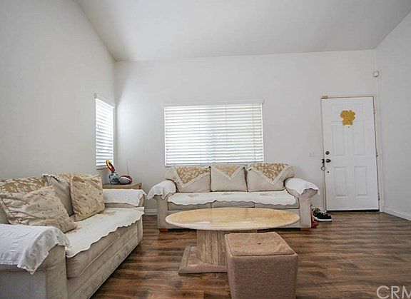 3rd image of 1777 Elm Ave