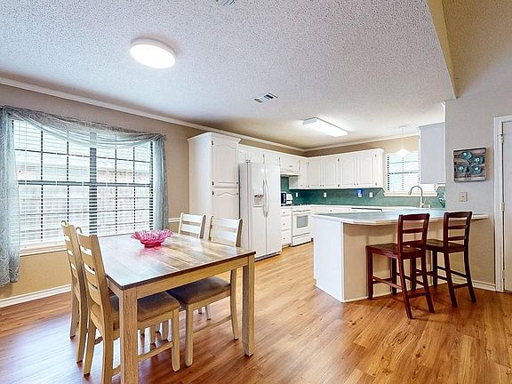 3rd image of 5602 Cliffwood Dr