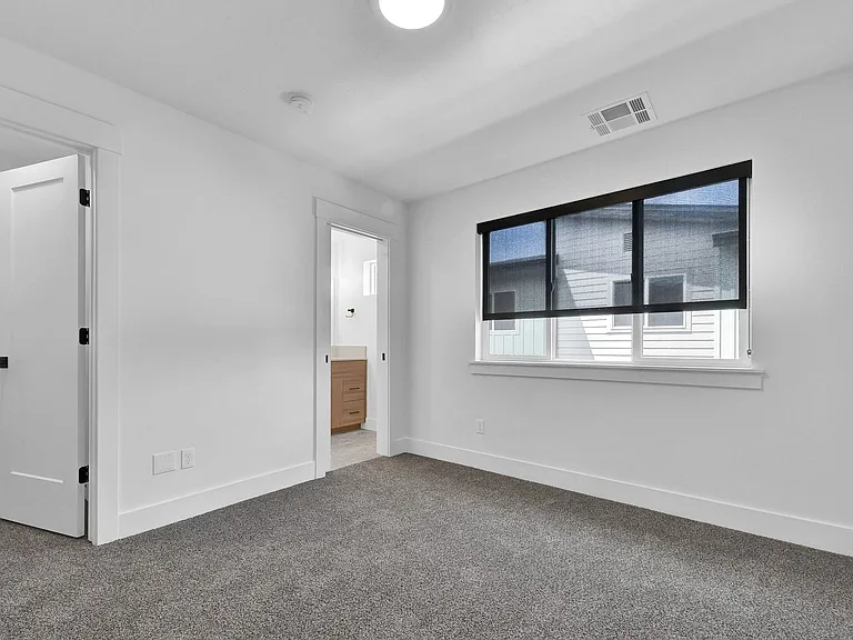 Carlsbad Crossing Townhomes - Attached Garage! — Photo 14