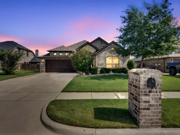525 Sagebrush Ln, Waxahachie, TX 75165