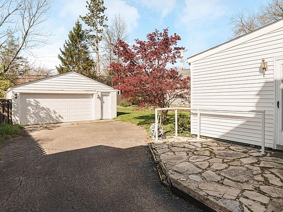 4th image of 136 Fallis Rd