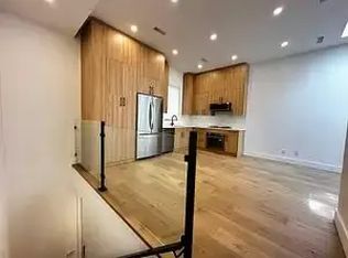 31 Cam Fella Ln, Toronto, ON M4L3Z5