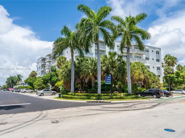 9700 E Bay Harbor Dr APT 305, Bay Harbor Islands, FL 33154