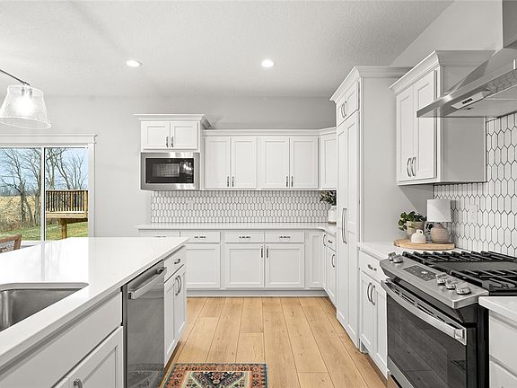 5th image of 603 E Vista Lake Ave