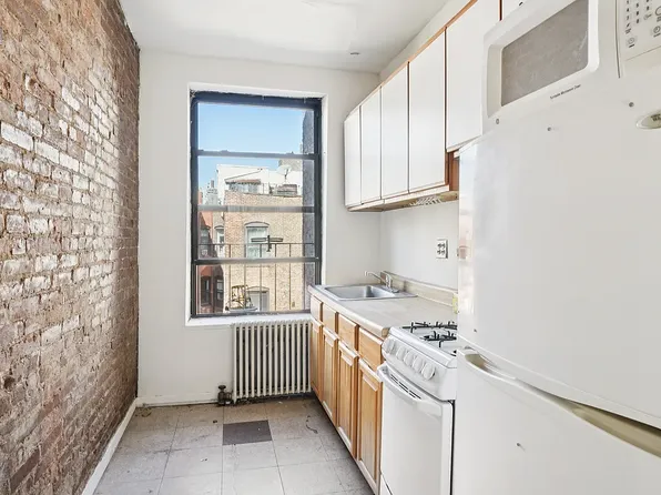 323a East 89th Street image 2 of 7