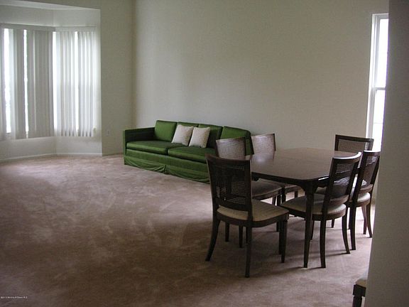 3rd image of 40 Greenways Ln