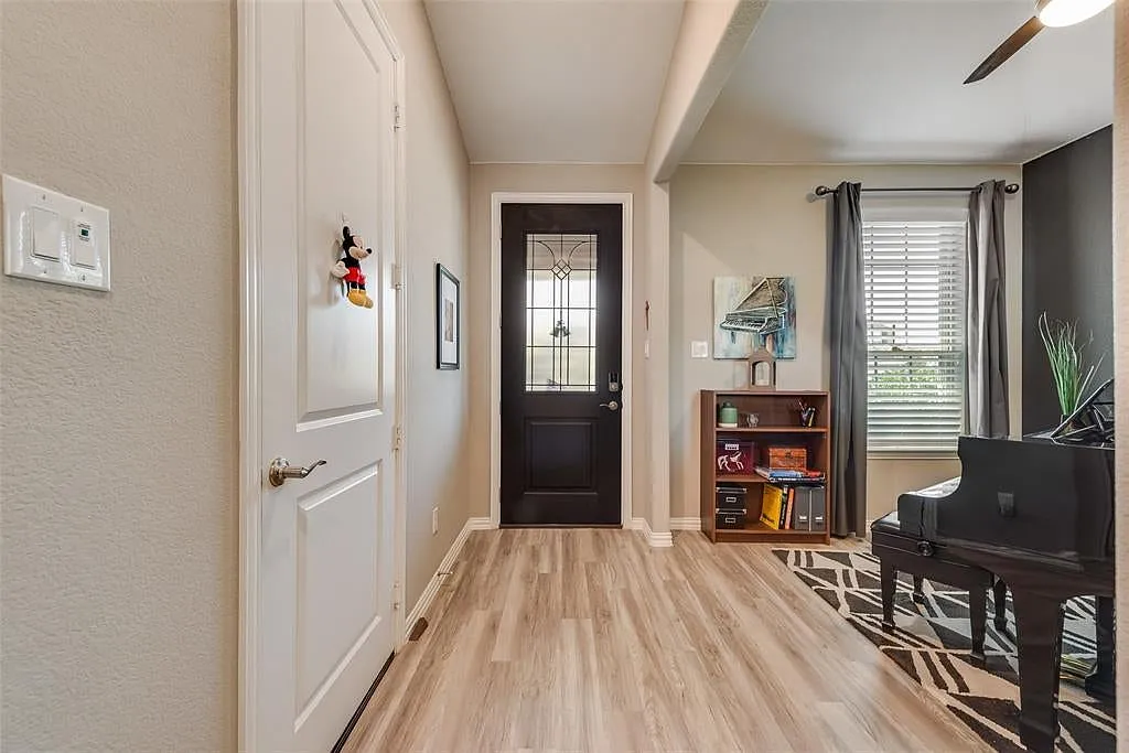 3 bed, 1588 sqft, $2,875 — Photo 3