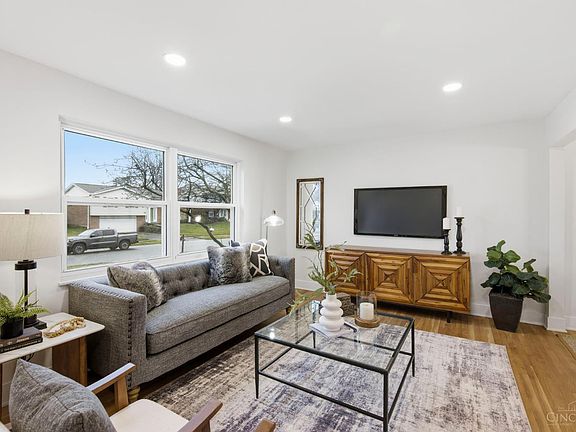 5th image of 1676 Laval Dr