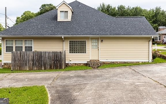 3rd image of 206 Cedarwood Ln
