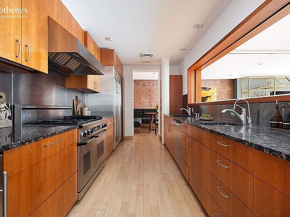 4th image of 16 Jay St Floor 3