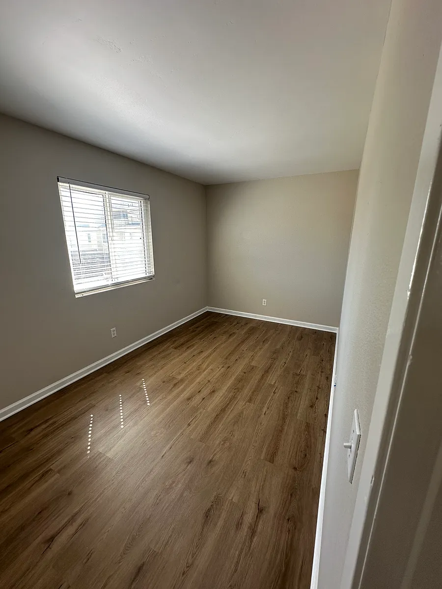 Building Photo - 167 Elm Ave