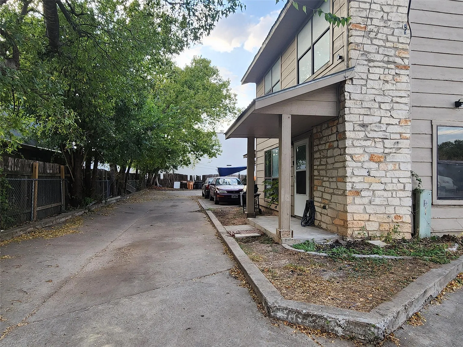 2 bed, 1.5 bath, 950 sqft, $1,600 — Photo 3