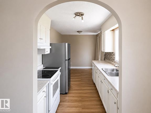5th image of 10439 36a Ave NW