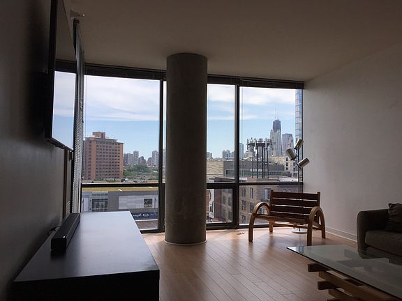 3rd image of 830 W Blackhawk St #7