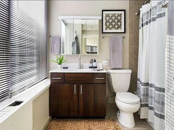 4th image of 400 E Ohio St #1209