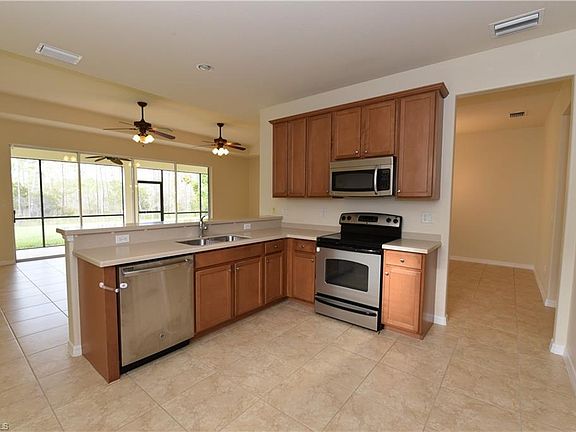3rd image of 21586 Belvedere Ln