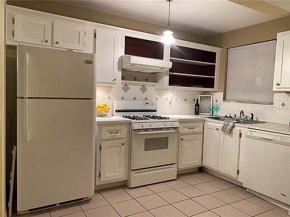 3rd image of 5660 80th St N Unit A305