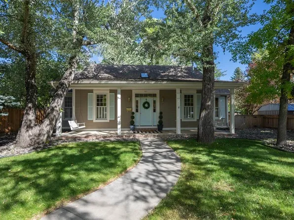 821 Canyon Ave, Cody, WY 82414