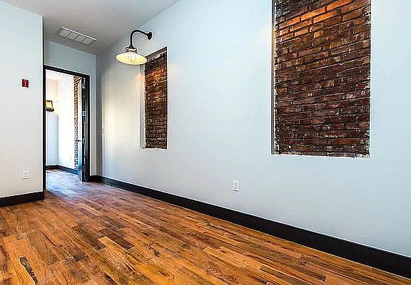 3rd image of 542 Kosciuszko St APT 3R