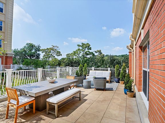 10 Byron Pl Larchmont NY 10538-print-040-40-020 Edited-4200x2796-300dpi.jpg