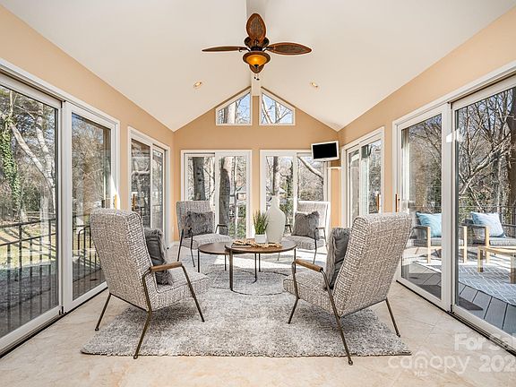 3rd image of 4801 Montibello Dr