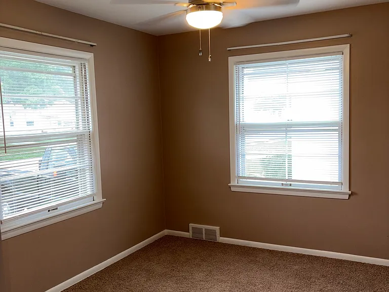 595 Dickerson Rd — Photo 4