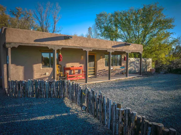 327B Valverde St, Taos, NM 87571