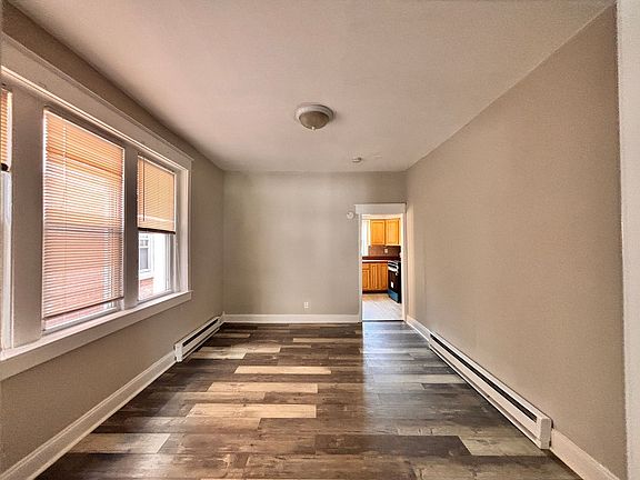 5th image of 1009 Church St