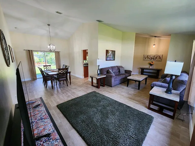 1750 Primrose Ln — Photo 4