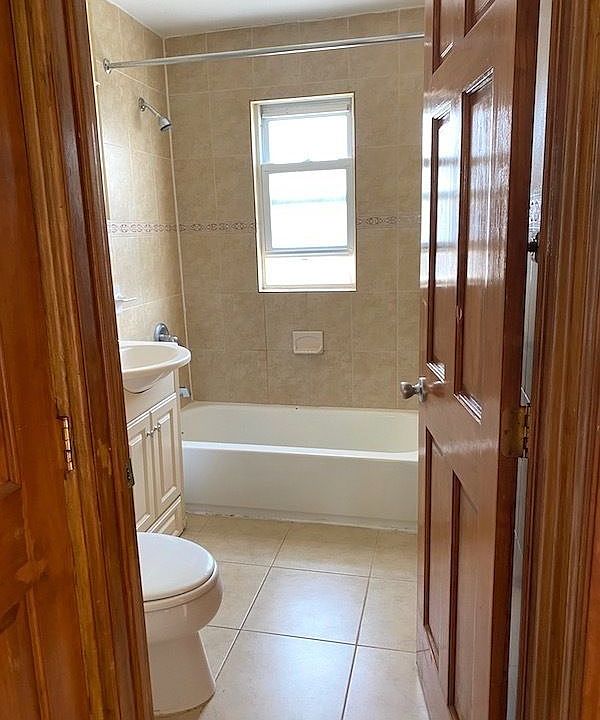 2nd image of 21-15 28th St #3R