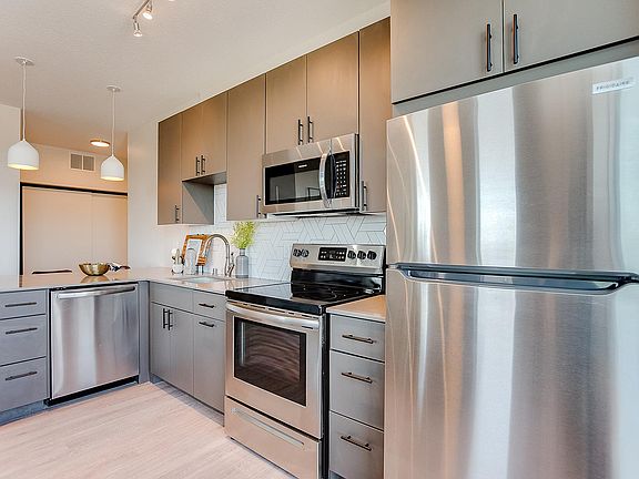 4th image of 601 W 28th St #3q3henerc