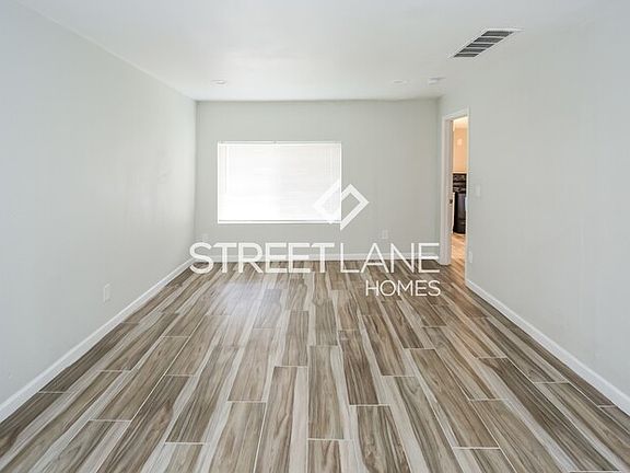3rd image of 2617 W Augusta Ave APT C