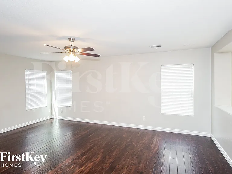 4904 Naff Ridge Dr — Photo 3