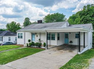 512 Edgewood Dr SW, Lenoir, NC 28645