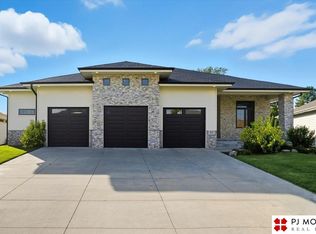 914 Elk Ridge Dr, Elkhorn, NE 68022