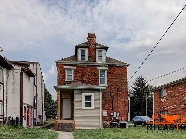 363 E 12th Ave — Photo 10