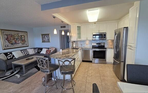 2nd image of 4030 Rexford Rd #403