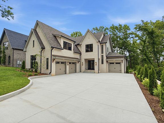 2nd image of 1004 Rodney Dr