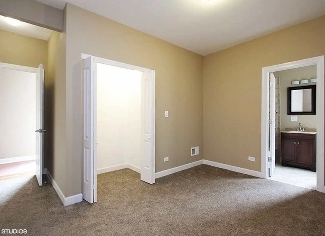 7137 S Eberhart Ave — Photo 3