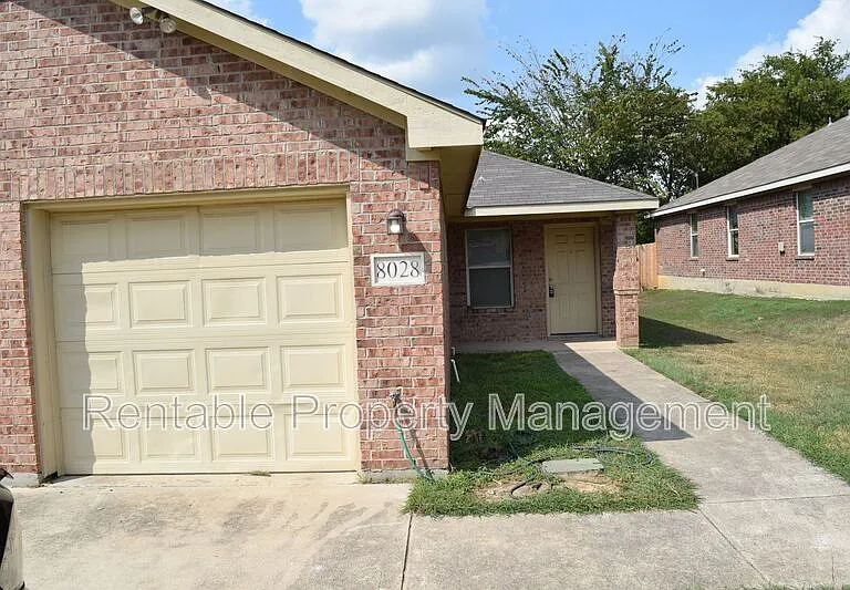 8028 Doreen Ave — Photo 1
