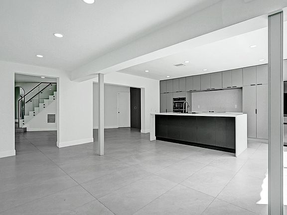 3rd image of 6700 E Tropical Way