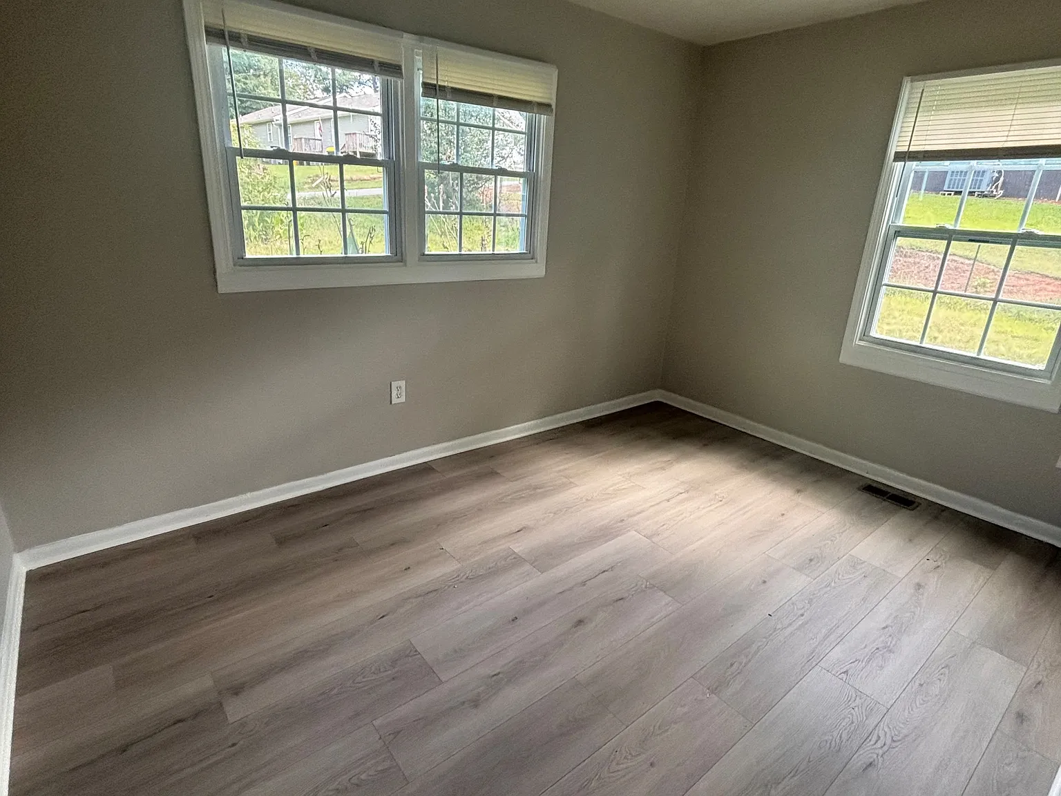 25 Clearview Avenue - 1 — Photo 3