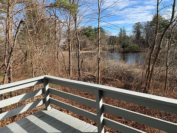 A mile from downtown Portsmouth but with a country setting!