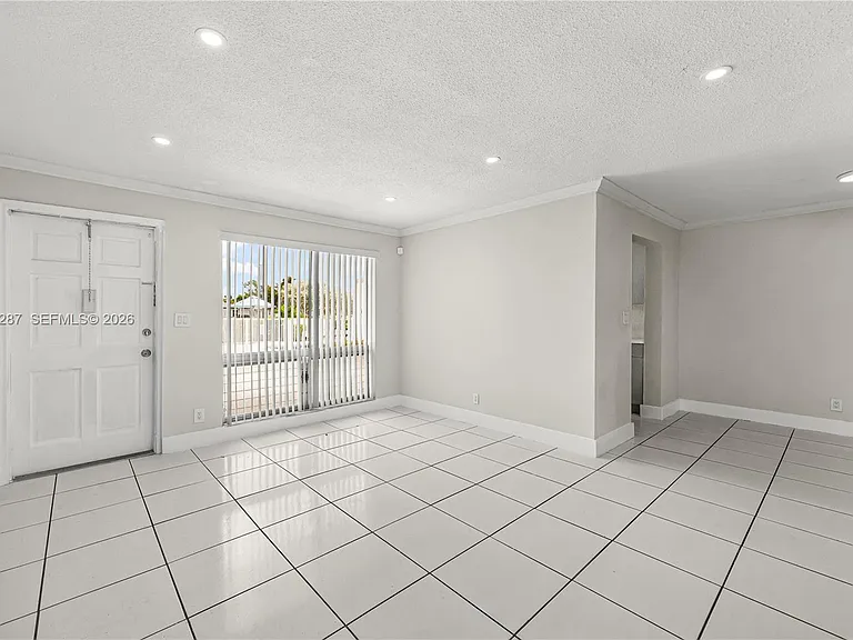 5450 Hollywood Blvd #107 — Photo 7