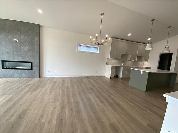 4th image of 242 Doran WAY