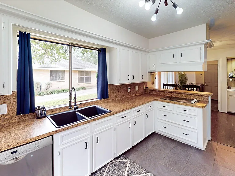 3819 Brook Shadow Dr — Photo 11